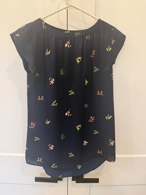 Reitmans Navy Floral Cap Sleeve Blouse